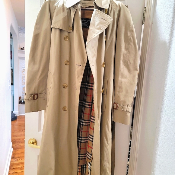 Burberry men's Kensington beige belted trench coat